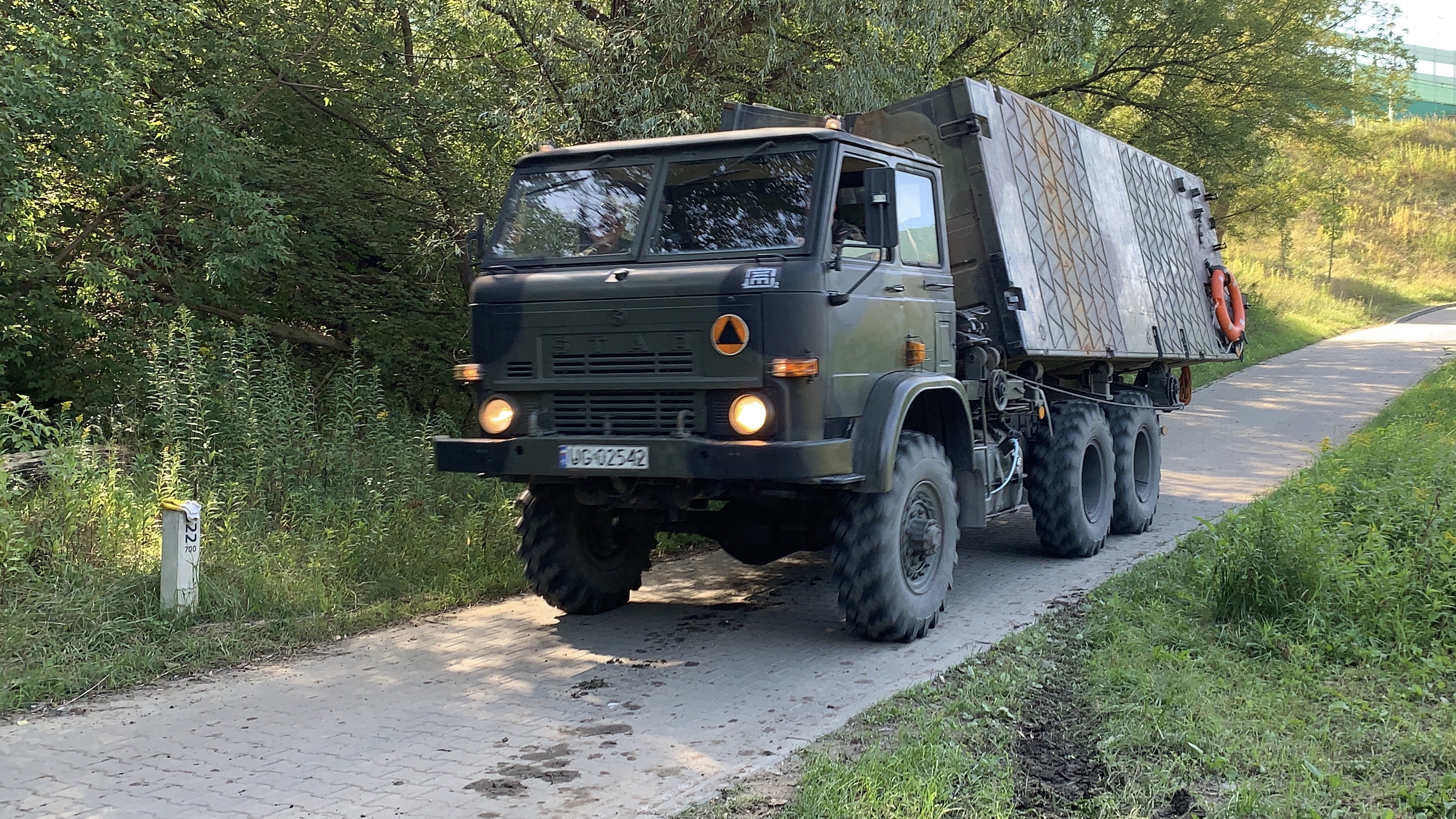 transport elementów mostu pontonowego